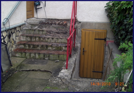 Sanierung Terasse, Treppenabgang und Geländer (vorher)